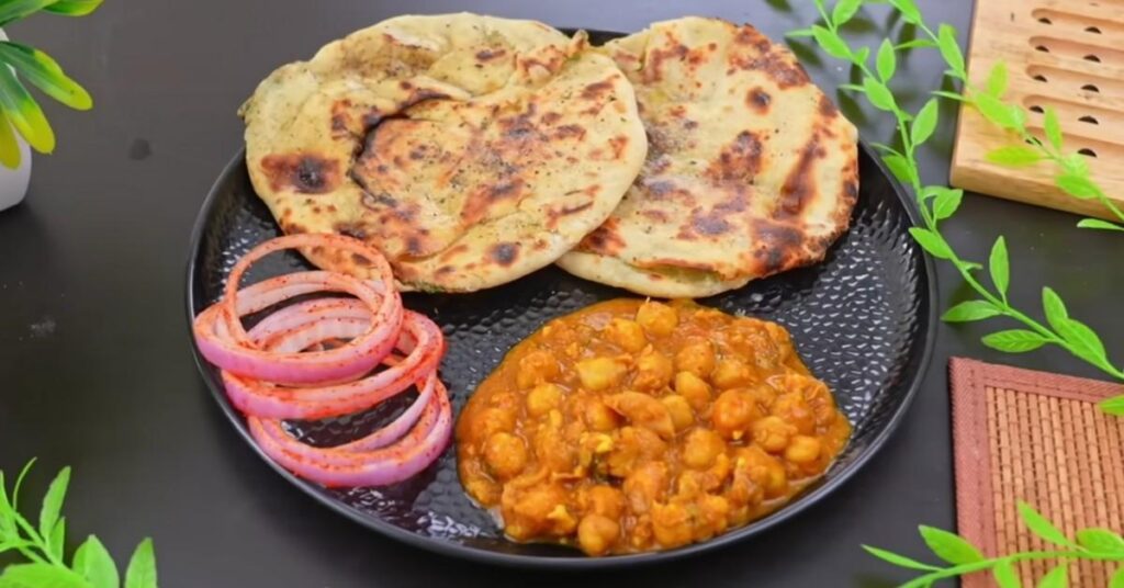Amritsari Kulcha Recipe in Hindi