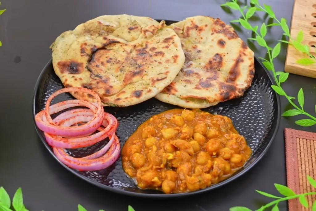 Amritsari Kulcha Recipe in Hindi